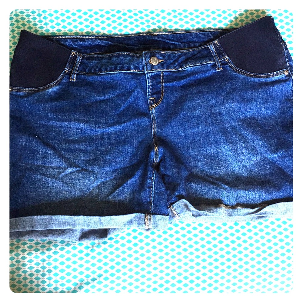 Old Navy Maternity shorts size 16